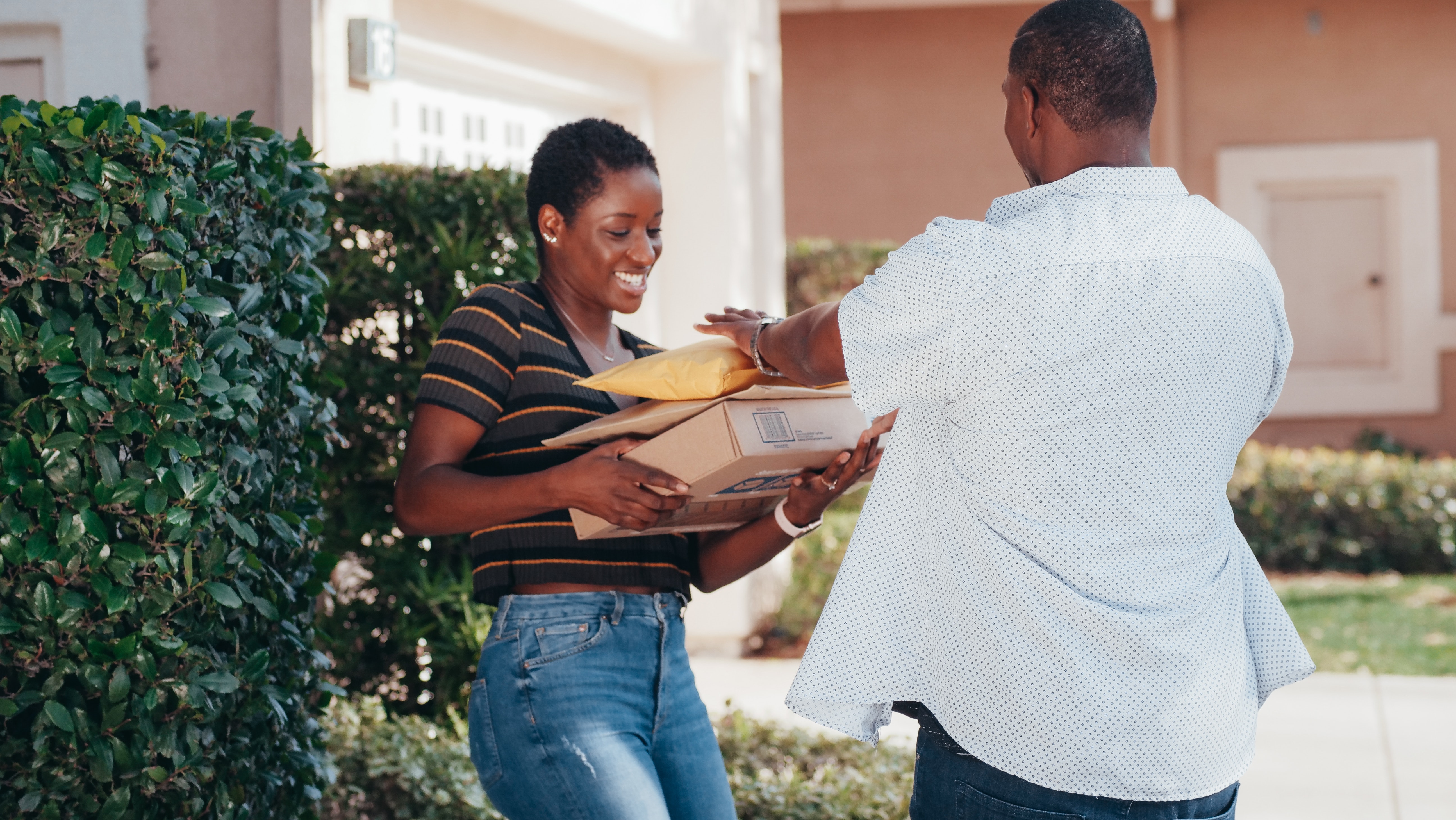 Shopper receiving their DuelaPay delivery